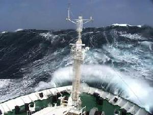 Ученые создали оптическую модель океанских "волн-убийц"